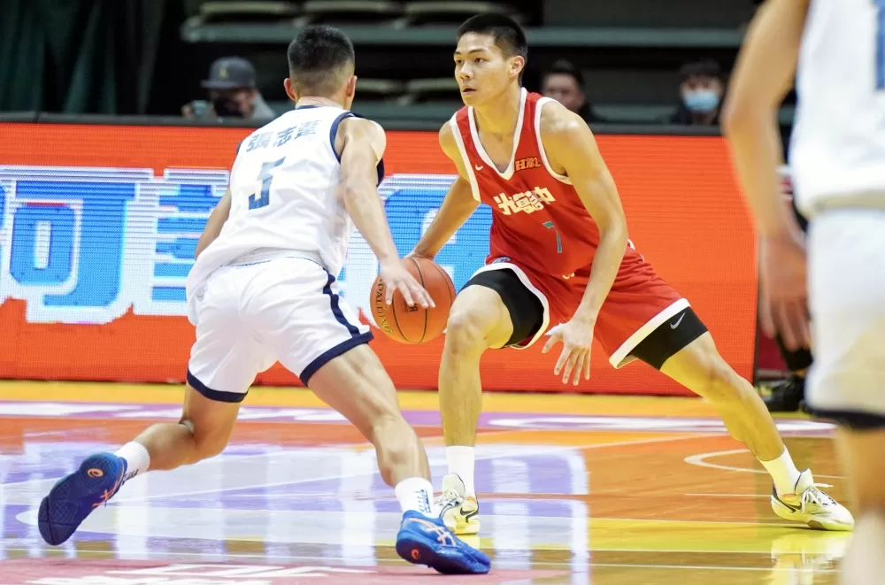 光復王威翔三分球5投中3拿17分、6助攻、3抄截。