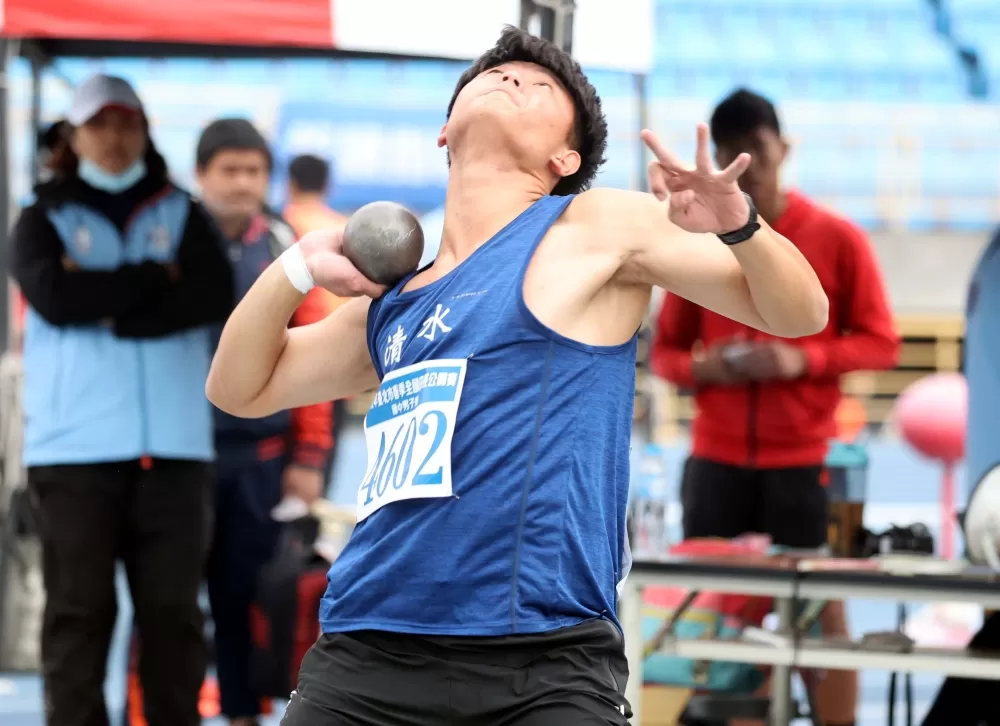 程耀寬在副項鉛球以16公尺23破大會。林嘉欣／攝影。