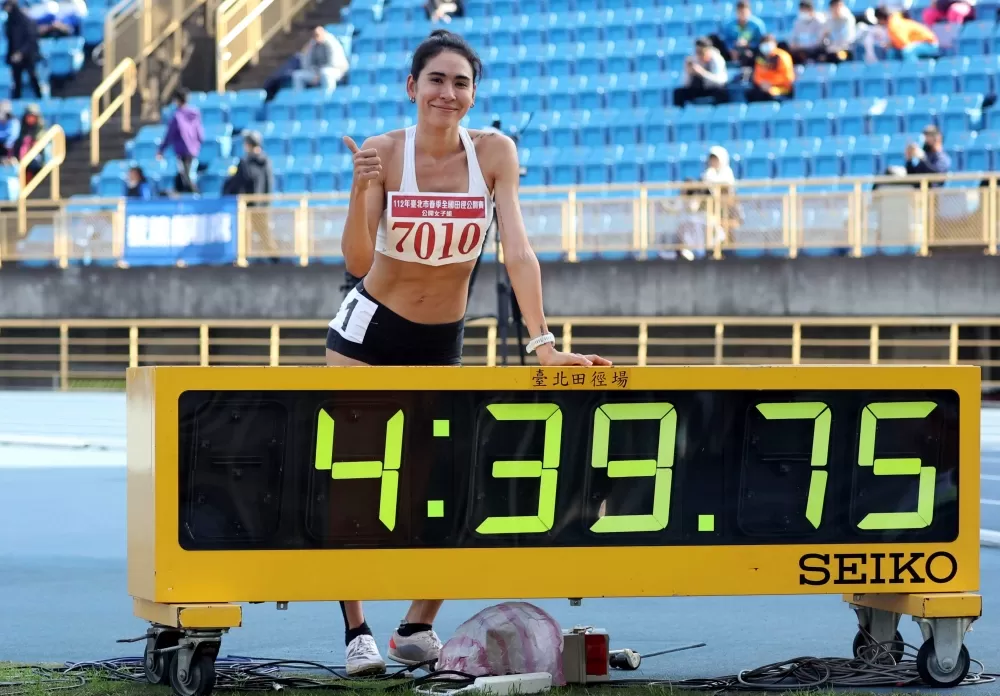 雷理莎隔15年重返場地賽破懸20年紀錄。圖中所示為參考成績。林嘉欣/攝影。