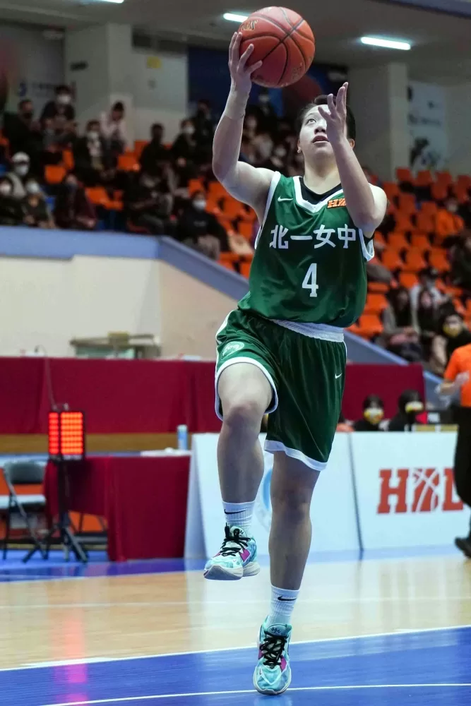 北一女謝蕎亦進3記三分球得13分連兩場上雙。