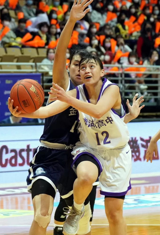 南湖高三射手古宜諼3記三分球攻下20 分、15籃板，本季2度「雙十」。