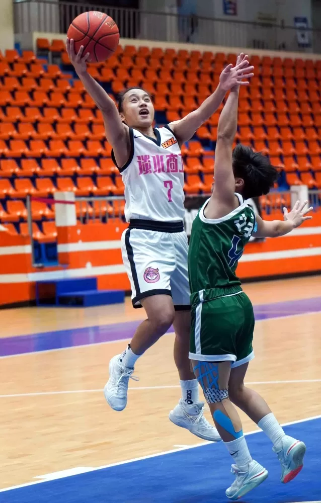 淡商上季冠軍賽MVP李恩芯本季個人最高21分連10場上雙，外帶8 籃板。