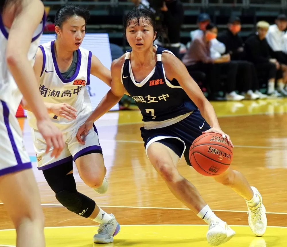 金甌郭又瑄三分球7投中2拿21分。