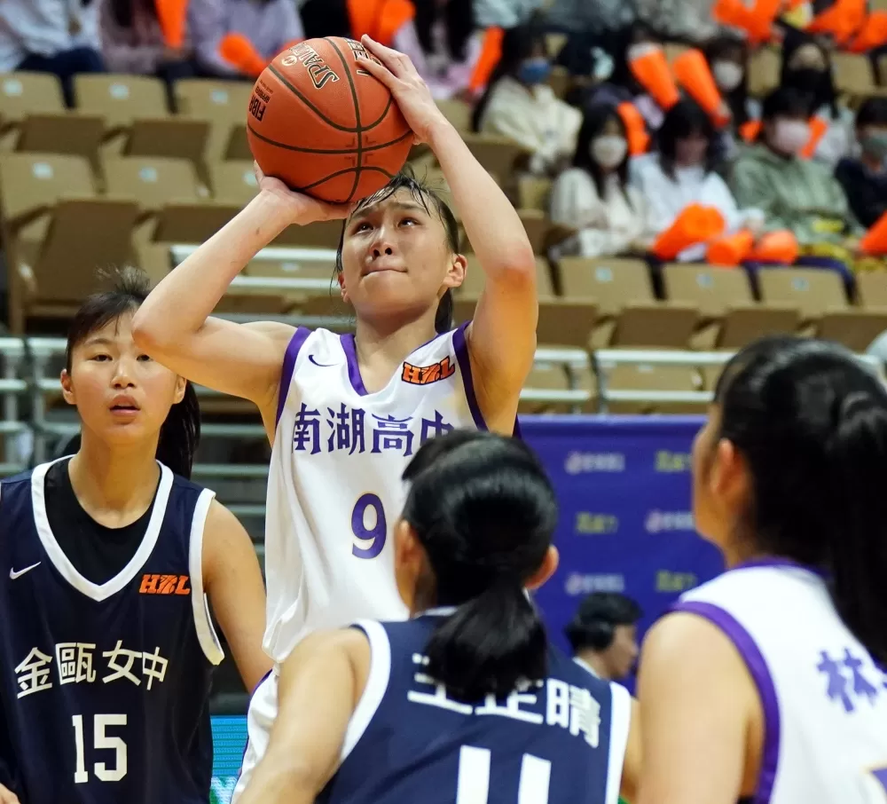 南湖菜鳥徐郁婷單場次高的19分及最多的5抄截。