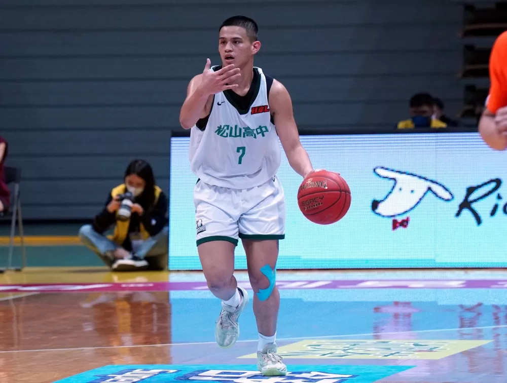 松山邱翊安10分、5籃板、8助攻、2抄截指揮若定。