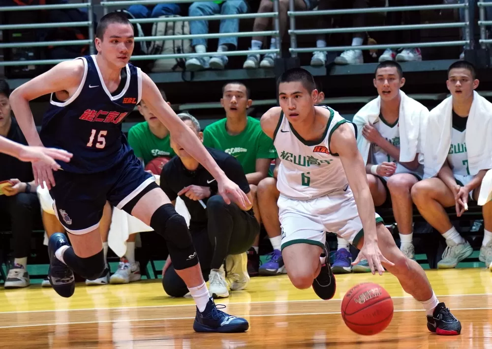 擔綱準絕殺的松山柯舜凱三分球6投中3拿24分、5籃板，連3場至少得20分，近況火燙。