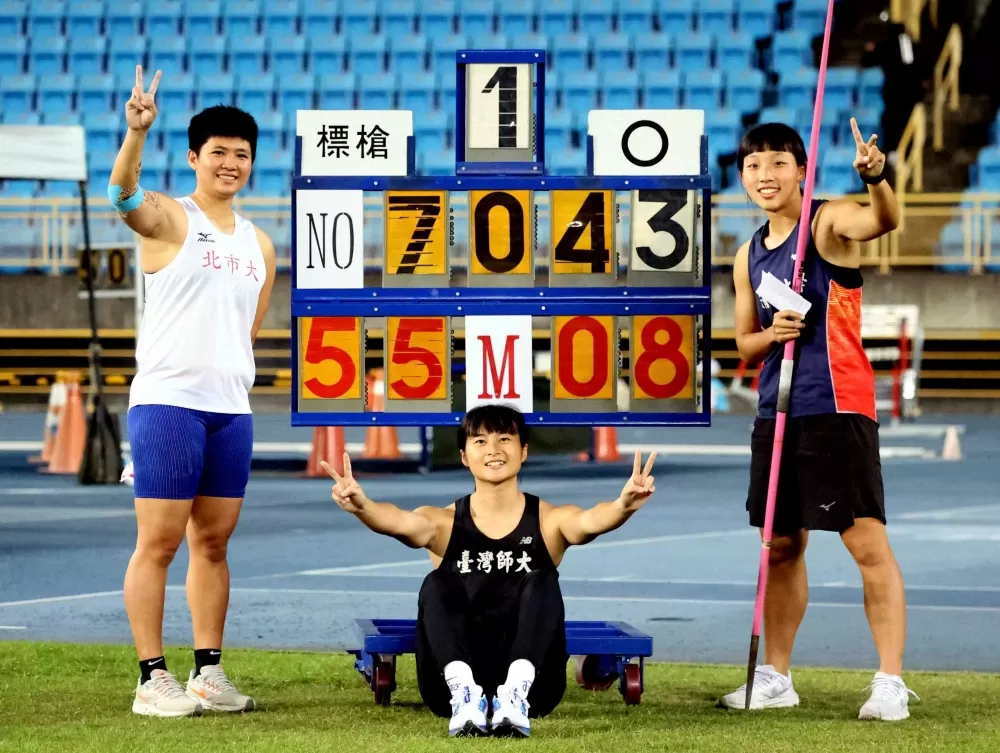 蘇昭綺(中)、李慧君(左)及邱于庭都破大會。林嘉欣/攝影。