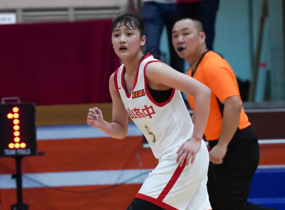 南山菜鳥葉侑璇5外線25分南山返4強。