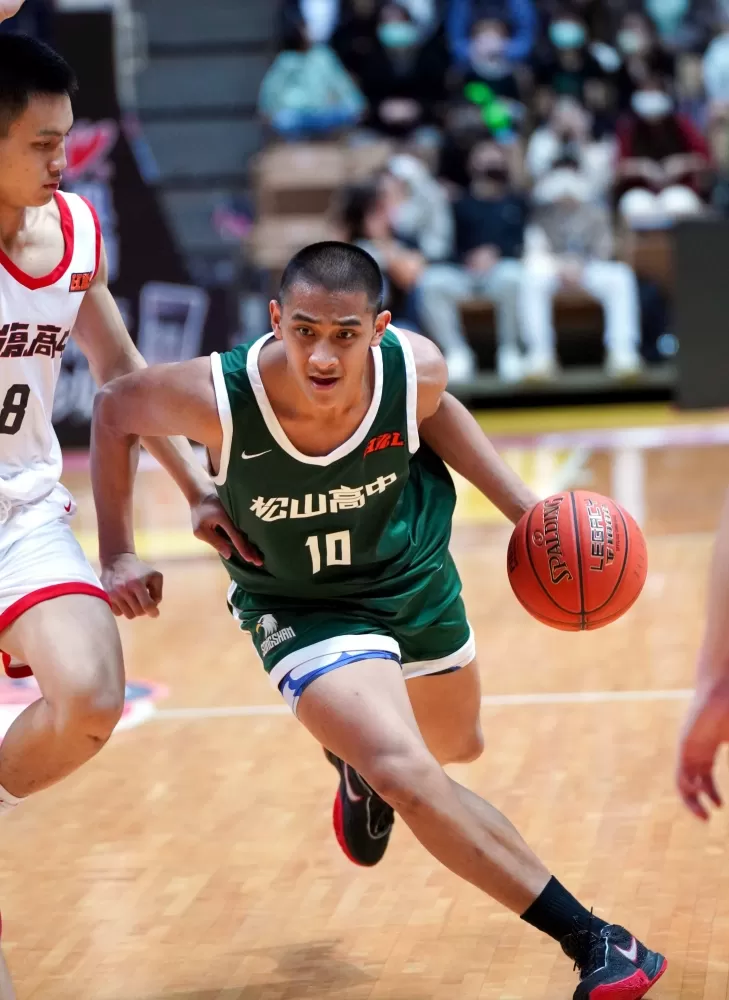 松山林現惟20分、16籃板「雙十」。