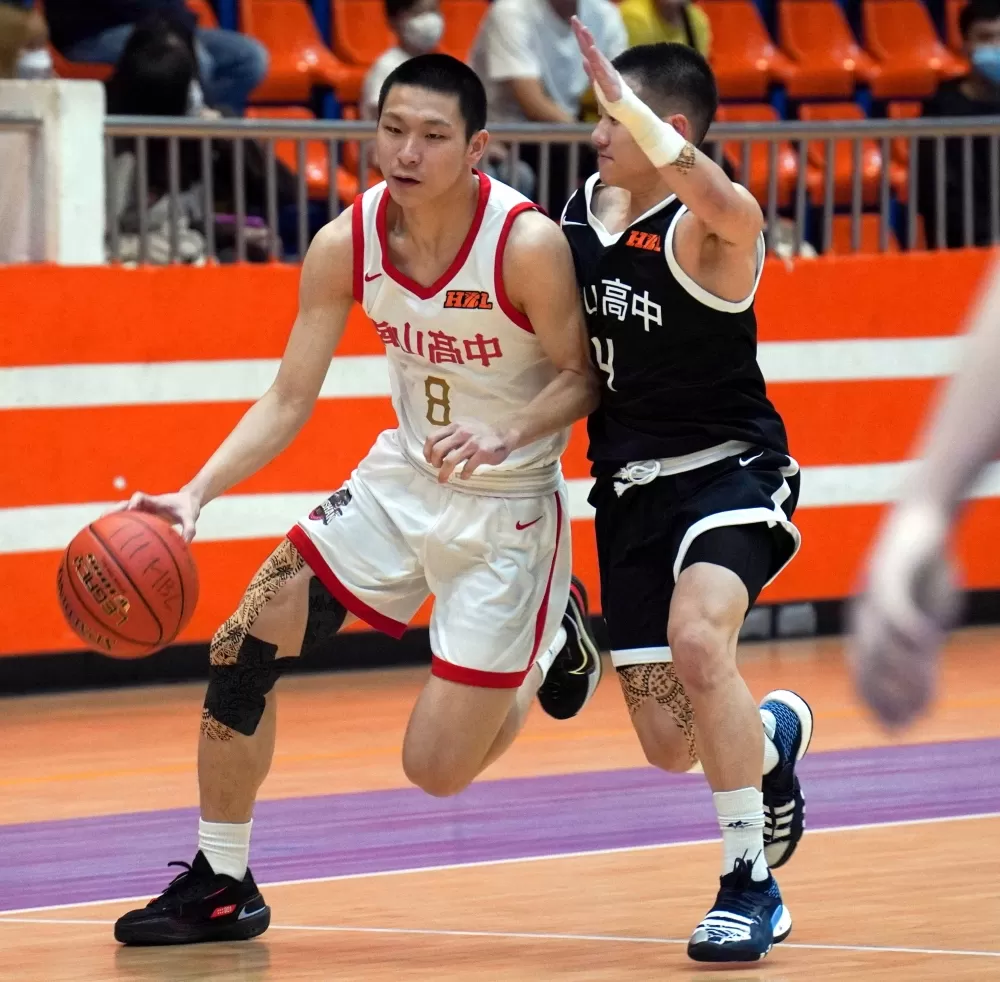 南山莊政隆16分、8籃板、4助攻。