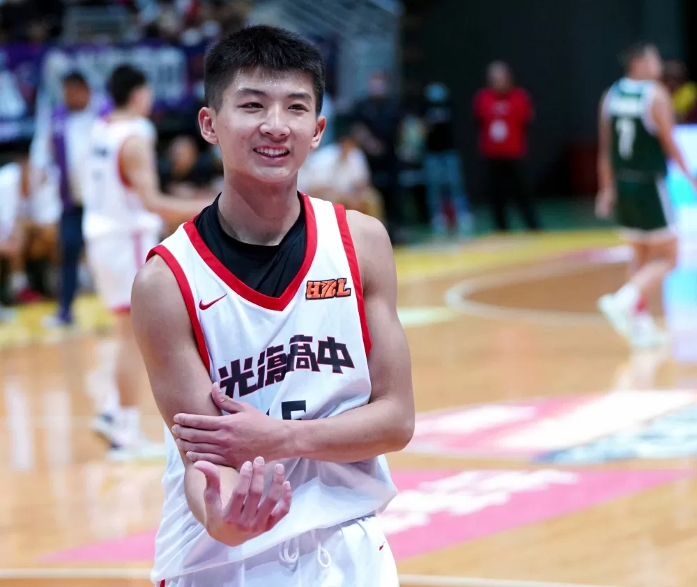 光復謝銘駿20分、8籃板。