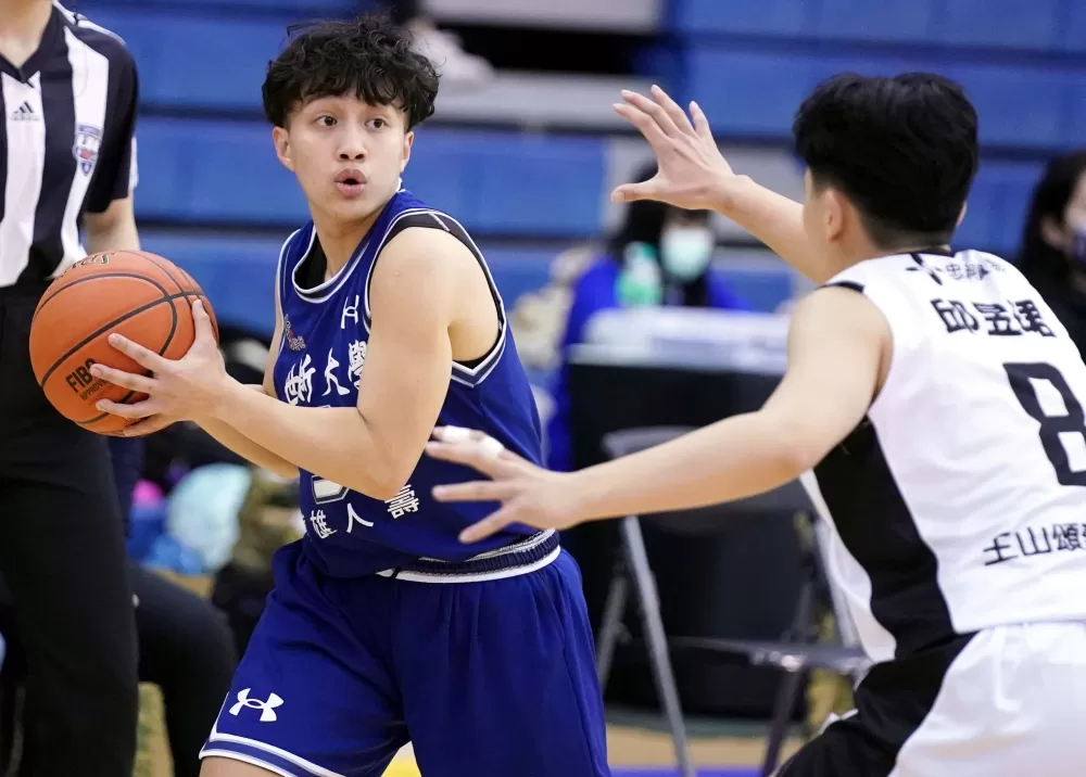 世新大學宋瑞蓁9分10籃板。