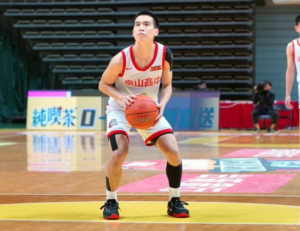 南山高三後衛徐得祈三分球13投中5生涯最多，飆進21分。