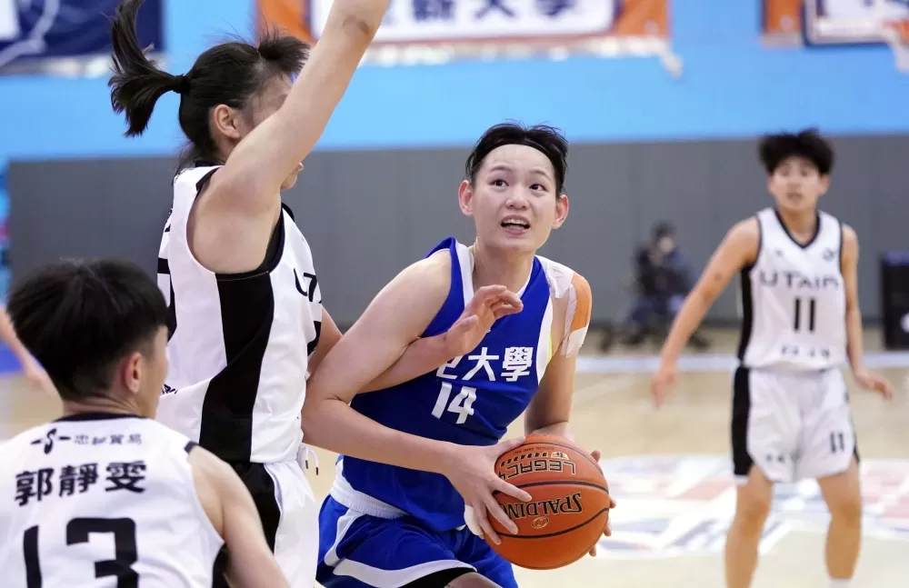 文化大學郭虹廷25分9籃板。