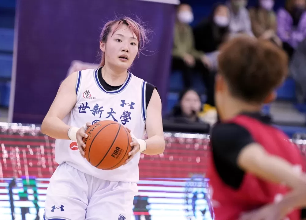世新大學許玟瑄11分5籃板。
