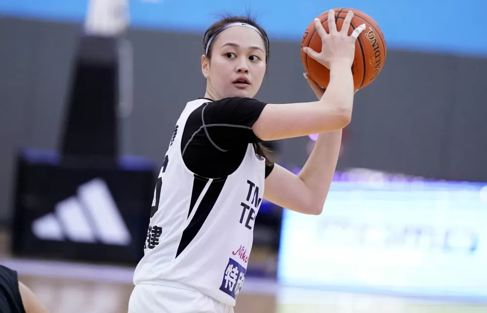 臺灣科大艾郁婕8分12籃板。