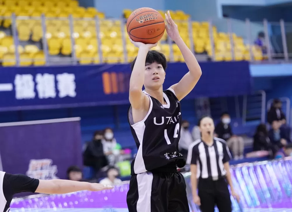 北市大學呂倩玟8分9籃板。