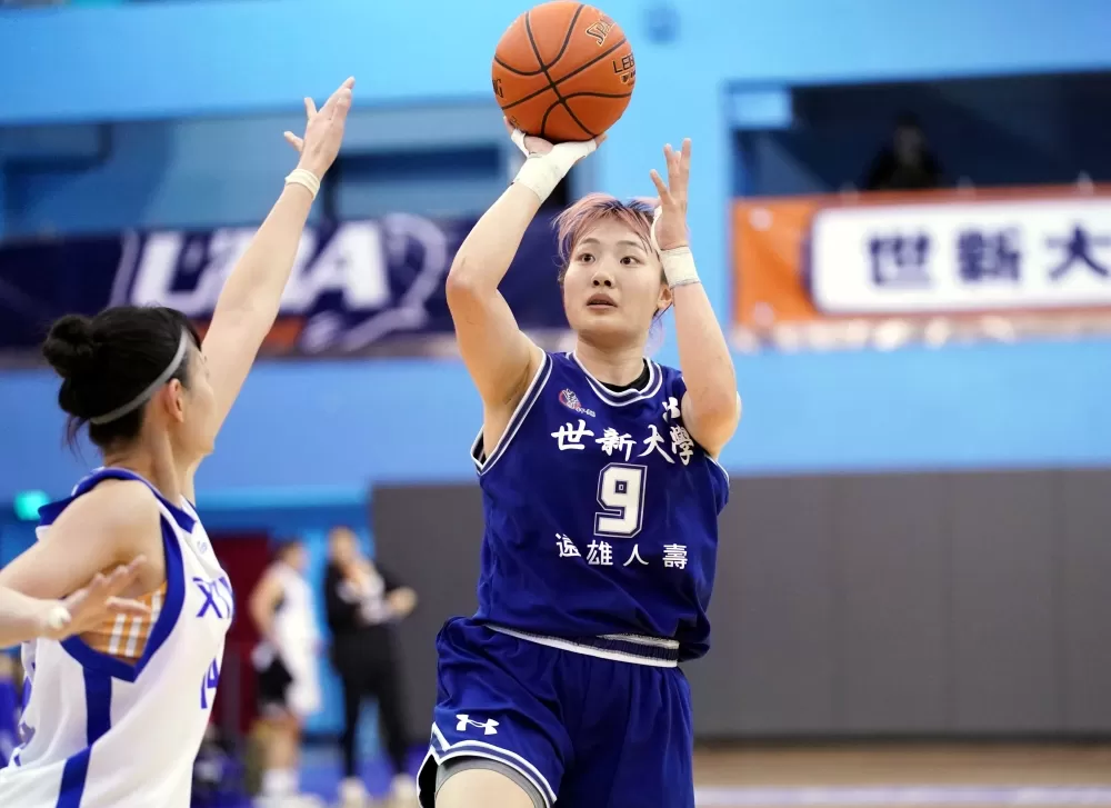 世新大學許玟瑄6分13籃板。