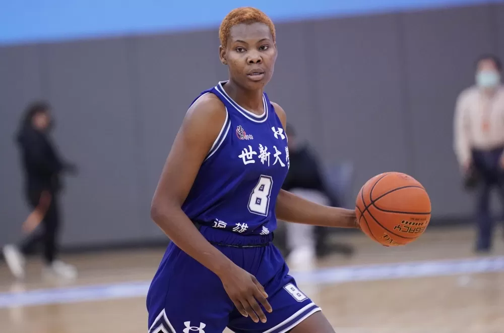 世新大學吉芙16分17籃板。