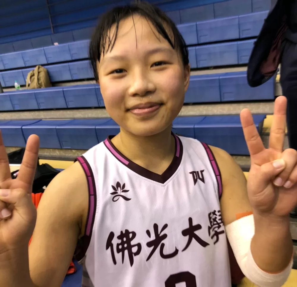 大四小前鋒陳郁婷的HHBL七賢、HBL普門、UBA佛大三重學姊「Q」隊長後衛梁瑜玲。