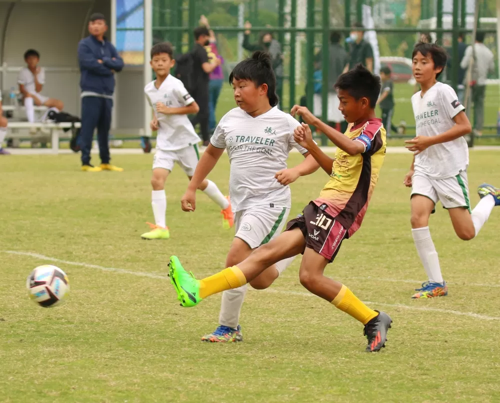 東門城30號徐丞祐接獲隊友傳球單刀直入攻門可惜被人越位（大會提供）。