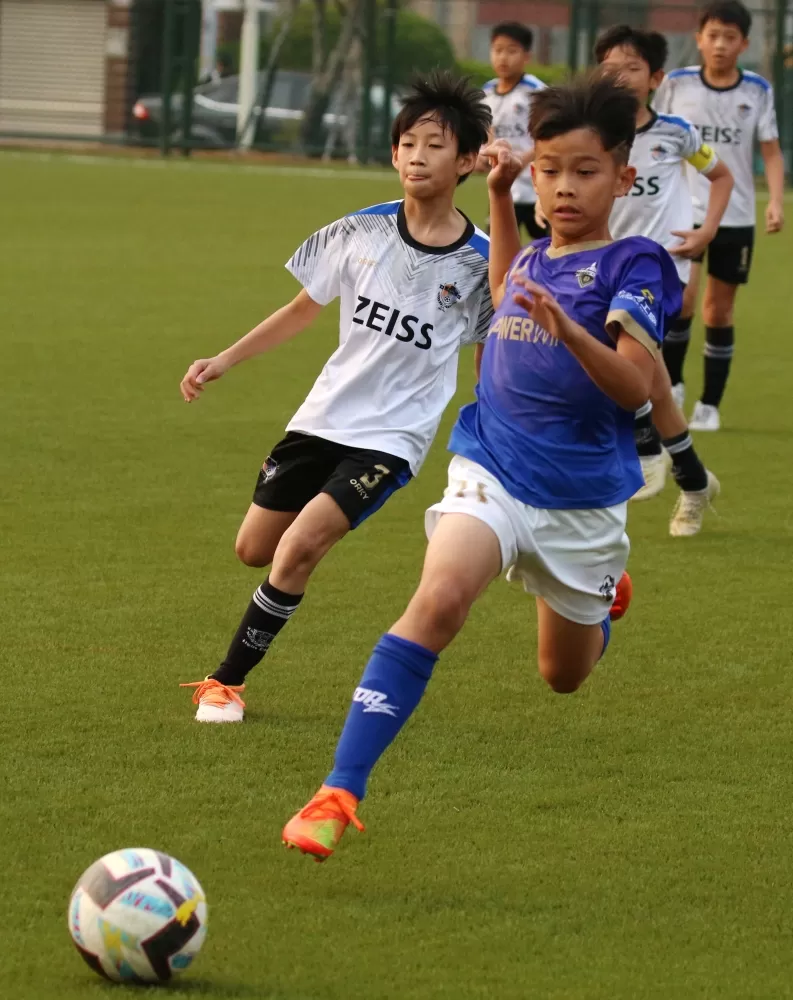 twfc-豹隊緊追在後，PWFC隊捷足先登（大會提供）。