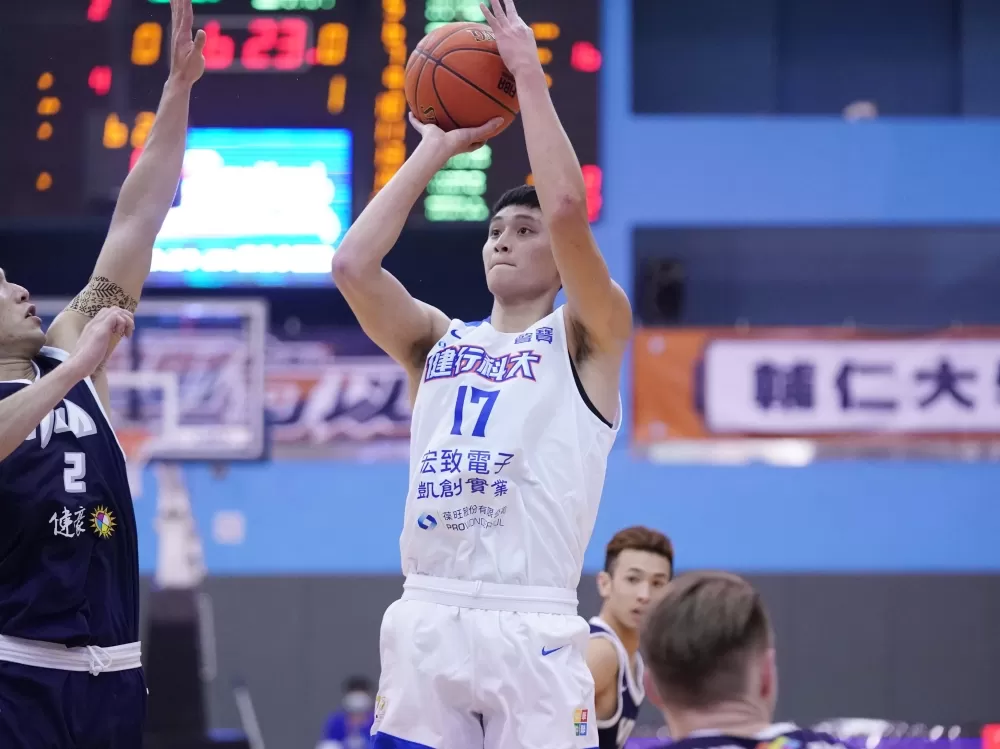 健行科大蔡宸綱20分6籃板3抄截。