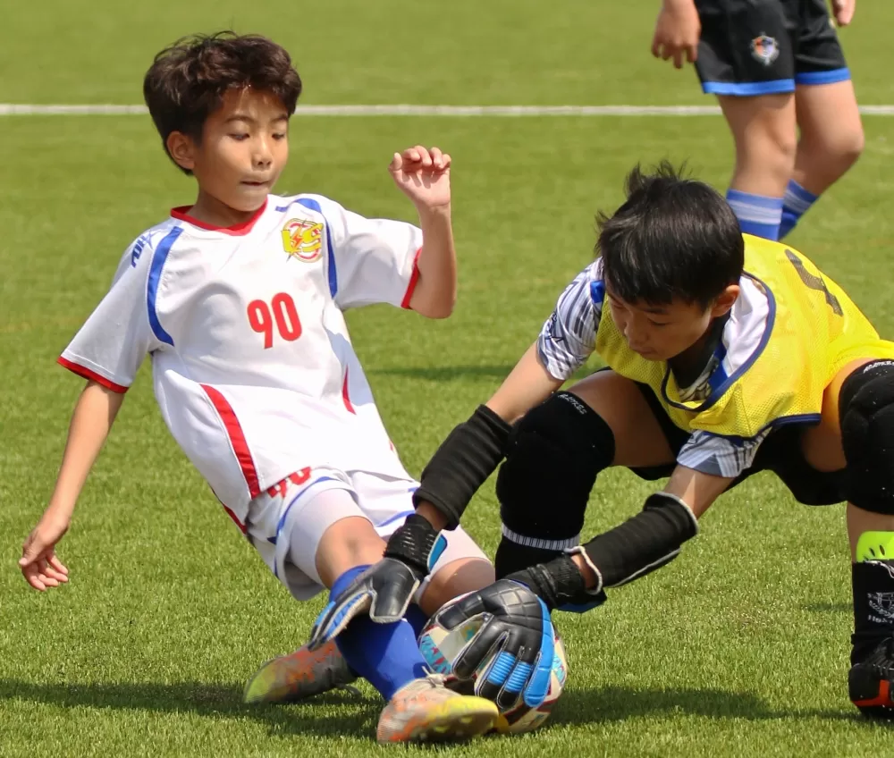 twfc豹守門員及時擋住LS紅鯨86號的攻門（大會提供）。