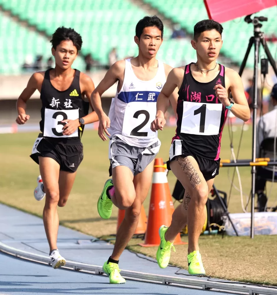 高男5000公尺前三名。林嘉欣／攝影。