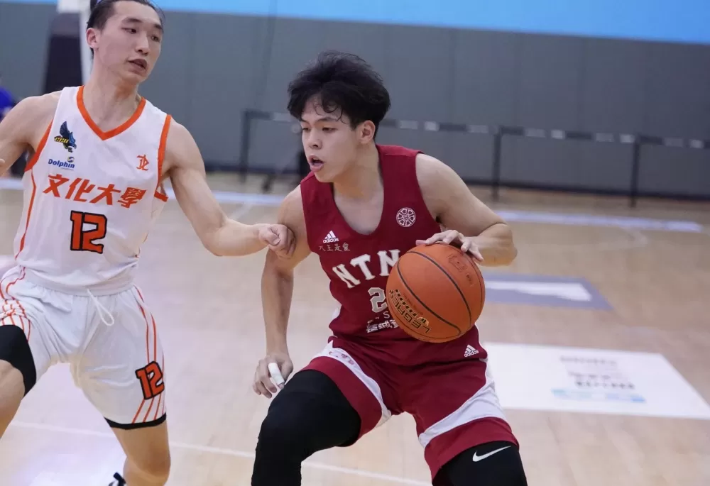 臺灣師大許敬恩7分，抓下11籃板。