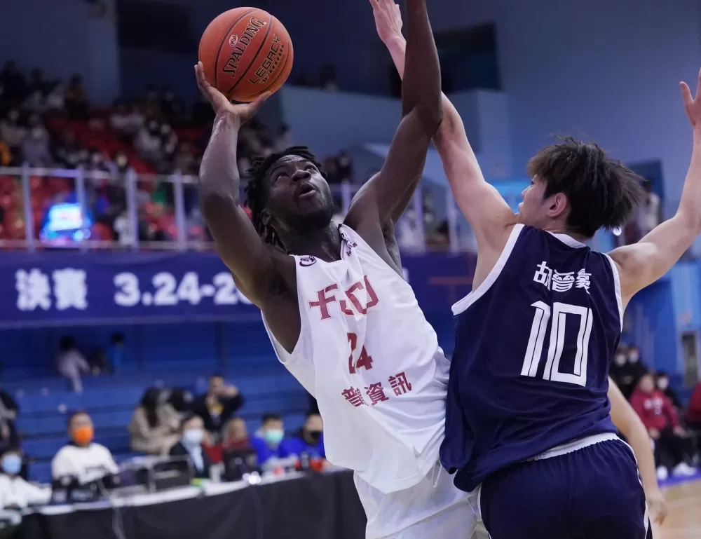 輔仁大學凱德爾17分20籃板，雙寫UBA生涯新高。