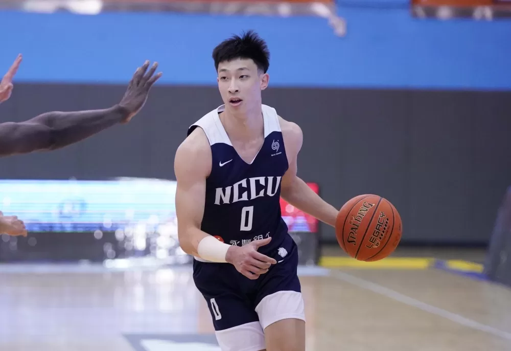 政治大學宋昕澔13分5助攻6抄截。