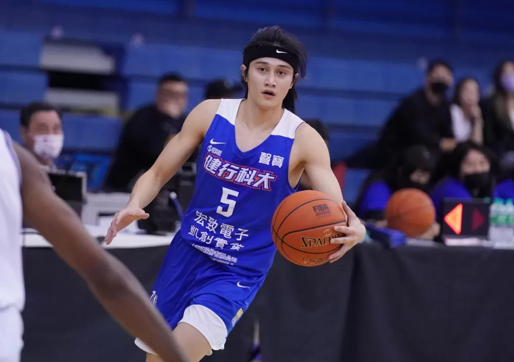 健行科大高錦瑋打滿全場，4外線拿12分、送出8助攻。