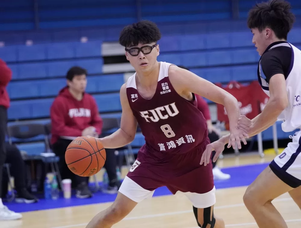 輔仁大學喬楚瑜10分14籃板，並於本場達成UBA生涯500籃板里程碑。