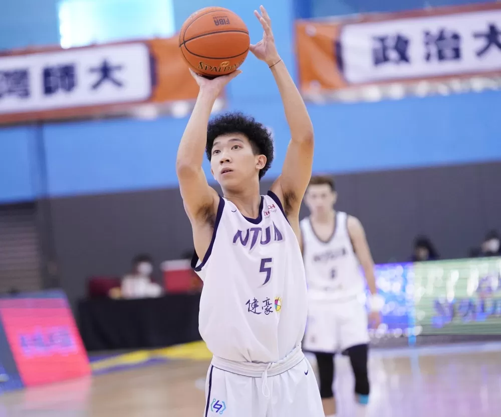 臺灣藝大洪瑋哲替補出發攻下12分。