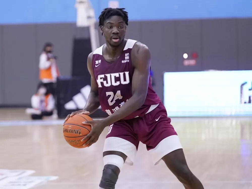 輔仁大學凱德爾14分9籃板。