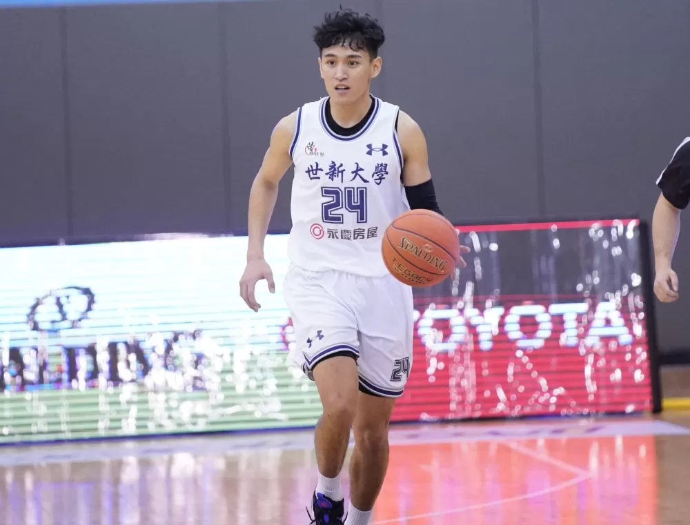 世新大學簡賀宇14分。