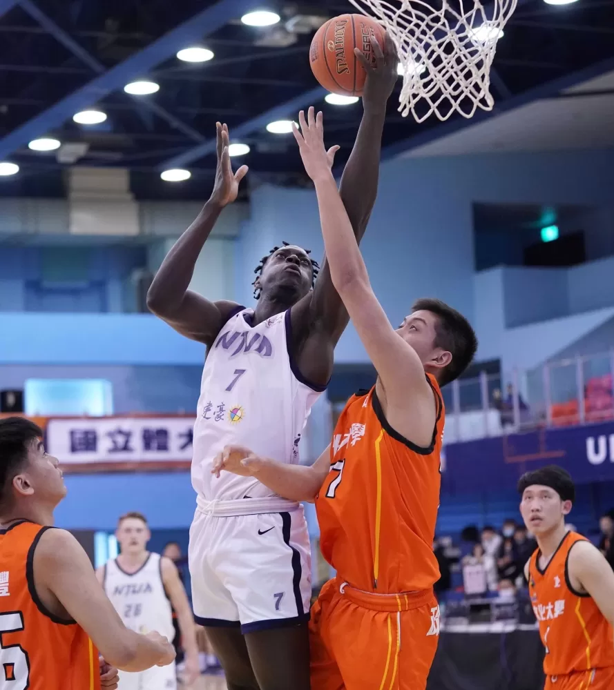 臺灣藝大阿拉薩23分10籃板4助攻。