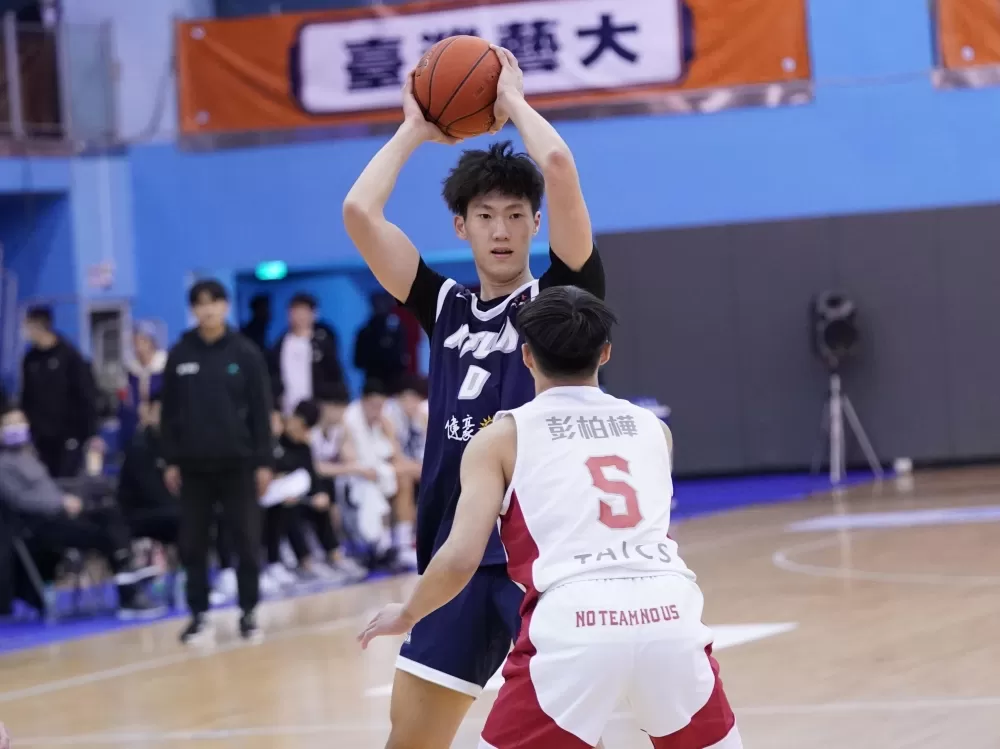 臺灣藝大范智堯11分10籃板。