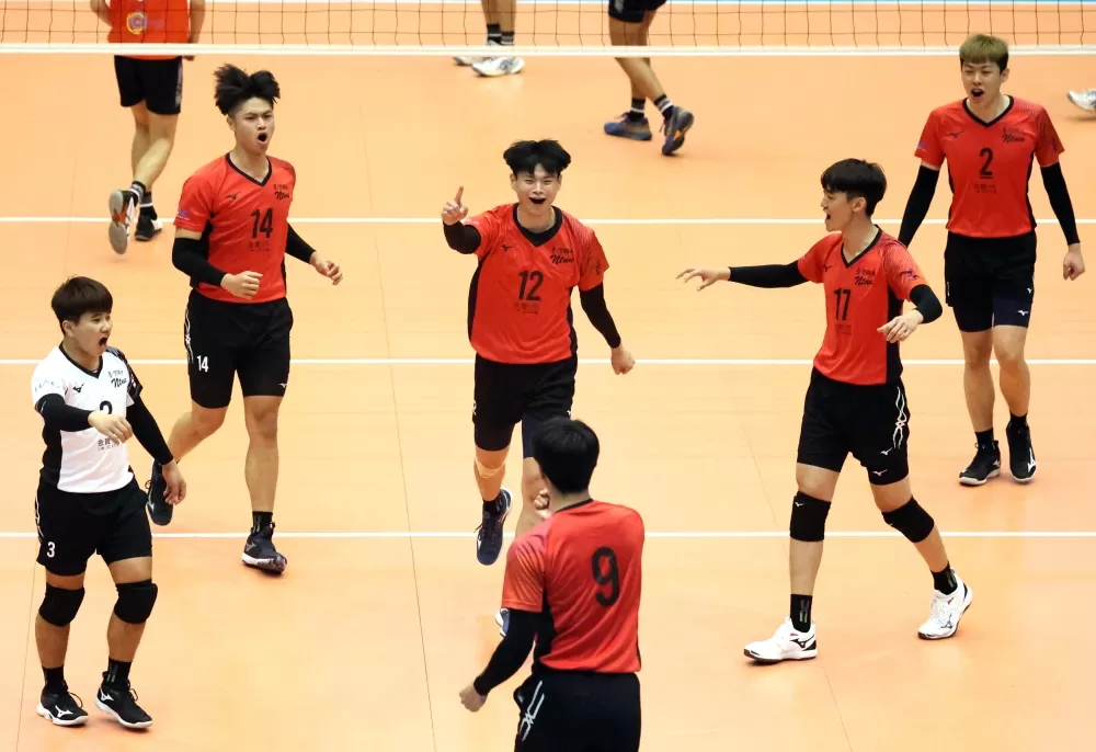 臺師大男排開心取得11連勝。