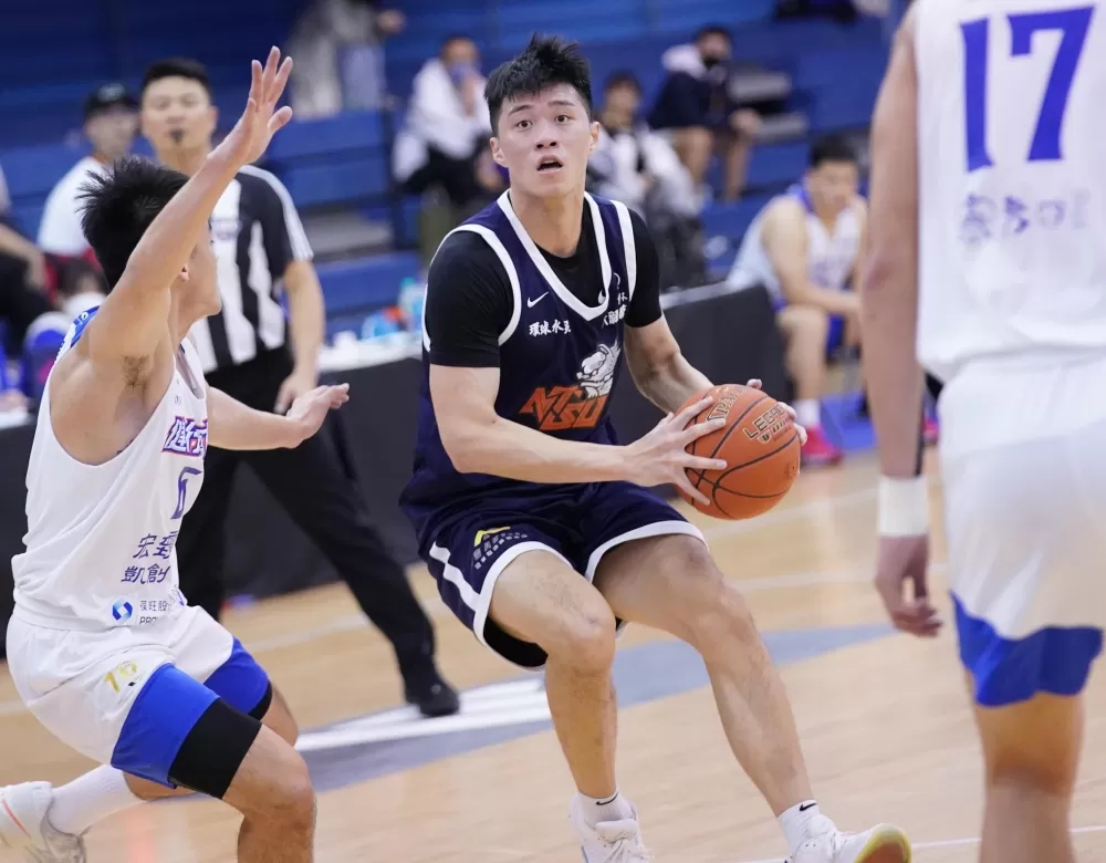 國立體大陳冠中18分6籃板。