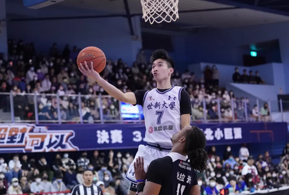 世新大學張俊生19分含4記外線，送出4助攻。