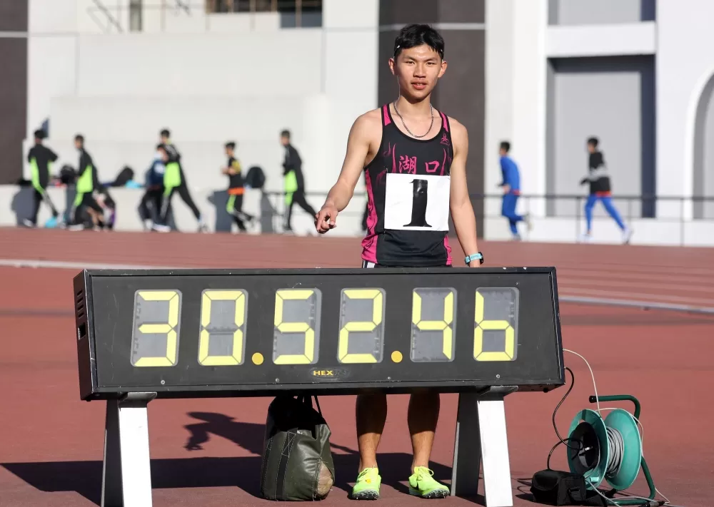 萬米最強高中生徐立紘越級打怪奪金達亞青。林嘉欣／攝影。