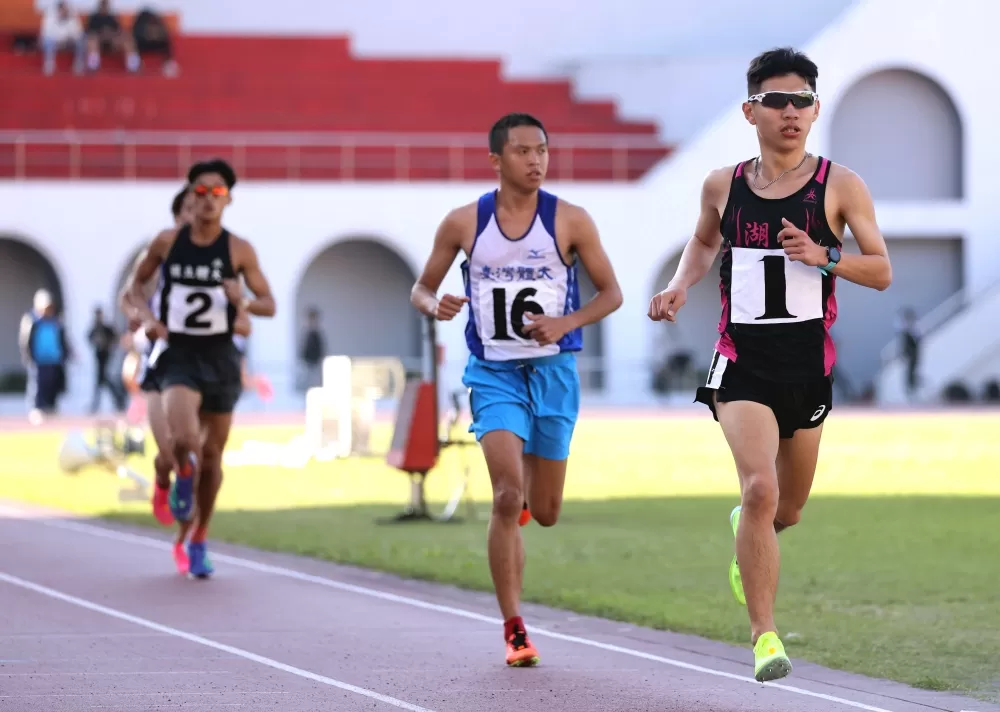 萬米最強高中生徐立紘(1號)。林嘉欣/攝影。