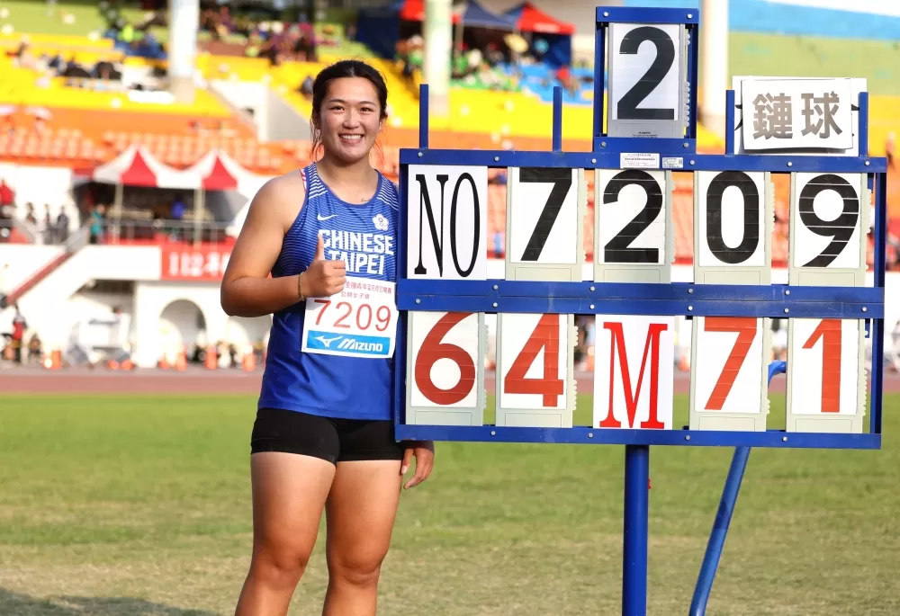 余雅倩64公尺71破大會。林嘉欣/攝影。