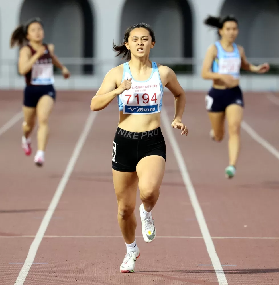 張秝羚（中）破大會。林嘉欣／攝影。