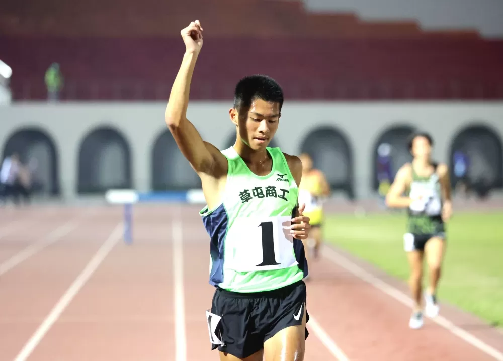 林哲緯（前）破大會。林嘉欣／攝影。