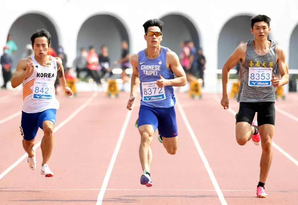 楊俊瀚（中）奪金破大會，南韓李在晟（左）第四。林嘉欣／攝影。