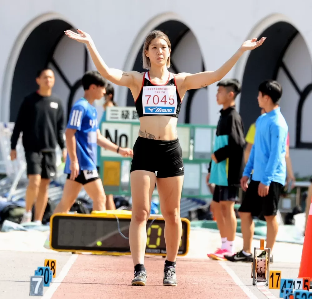 林子琪請大家幫她打拍子。林嘉欣／攝影。