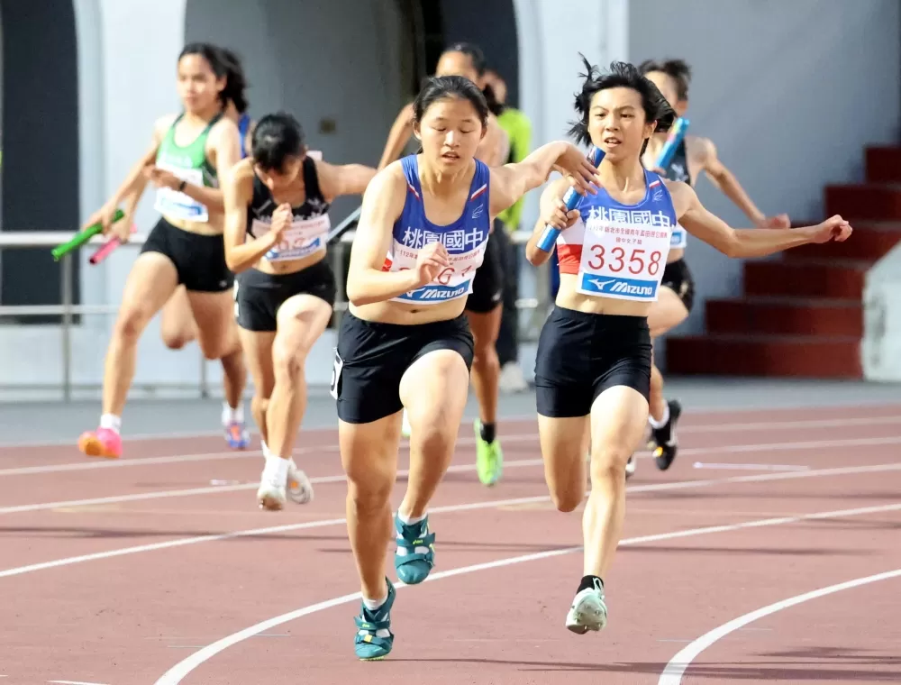 國女四百公尺接力決賽。